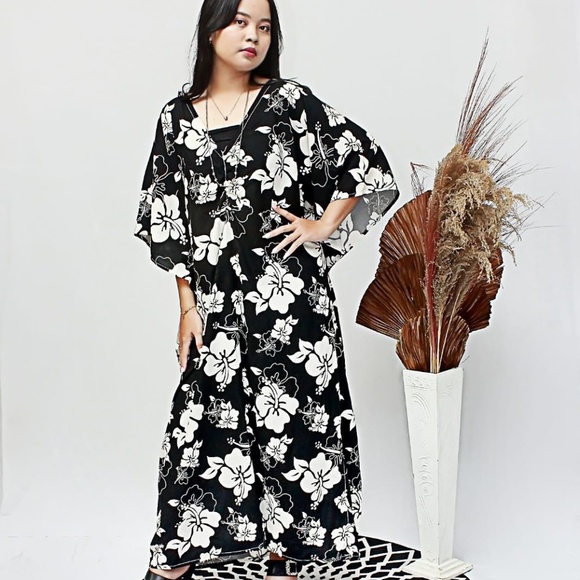 0112/ Black Hibiscus Flower pattern Kaftan - Picture 1 of 10